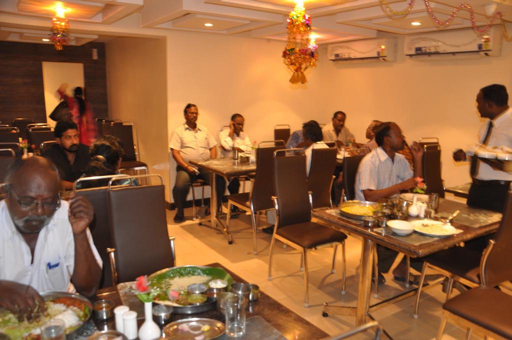 Hotel Sms Grand Inn Vellore Buitenkant foto